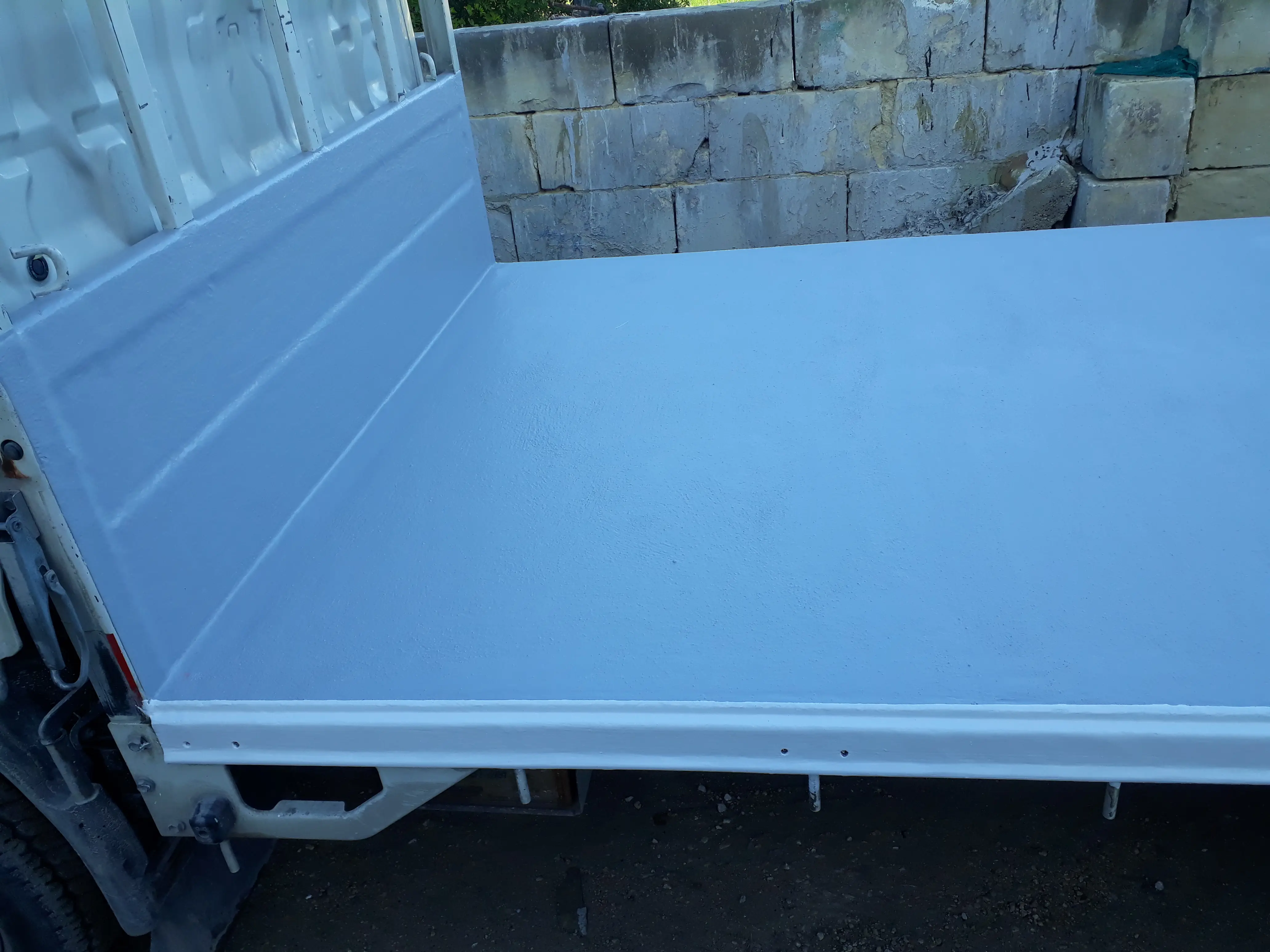 Coating of van base with Fibreglass and top coat — photo 1
