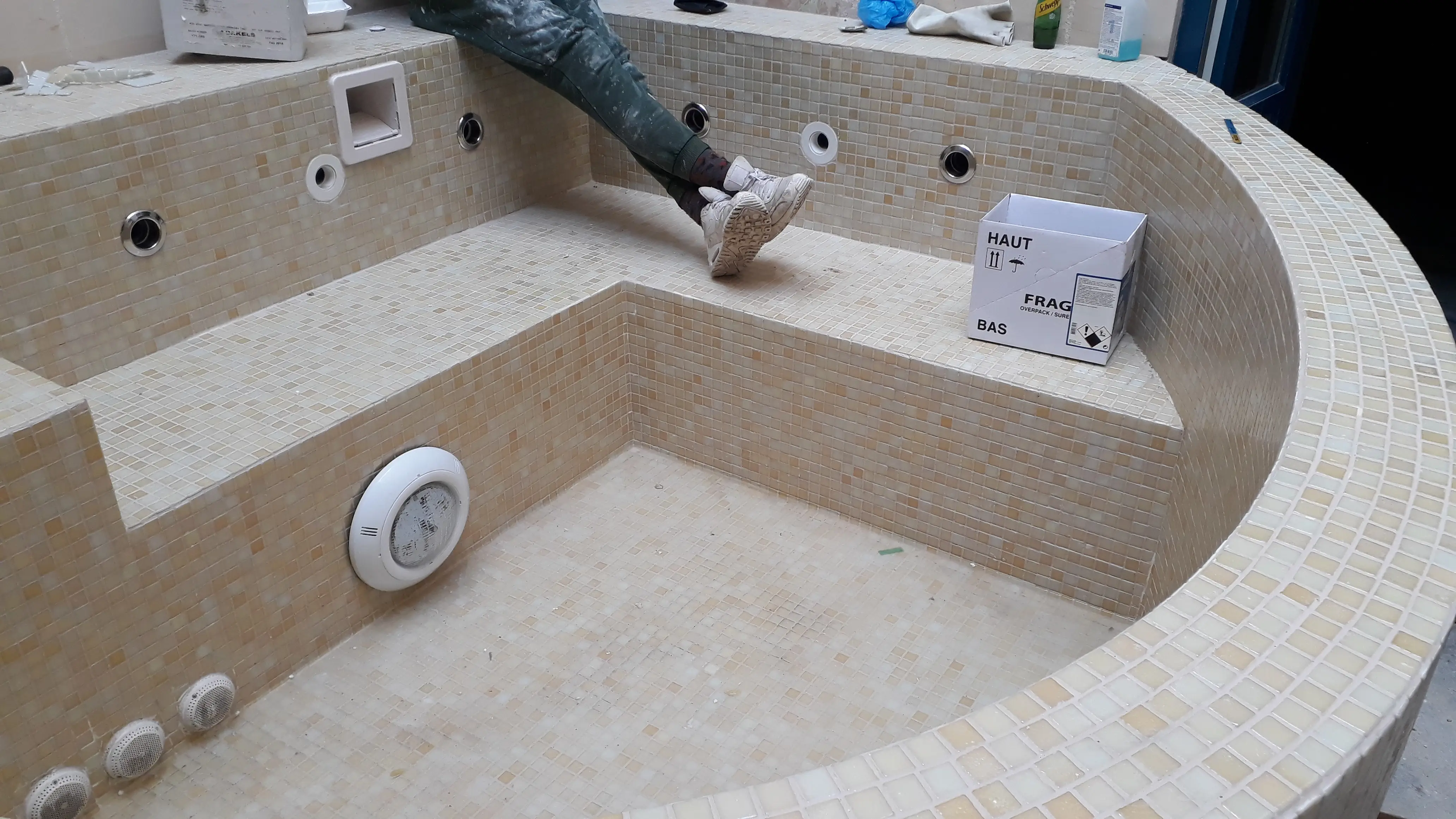 Above Ground Custom Made Jacuzzi. — photo 1