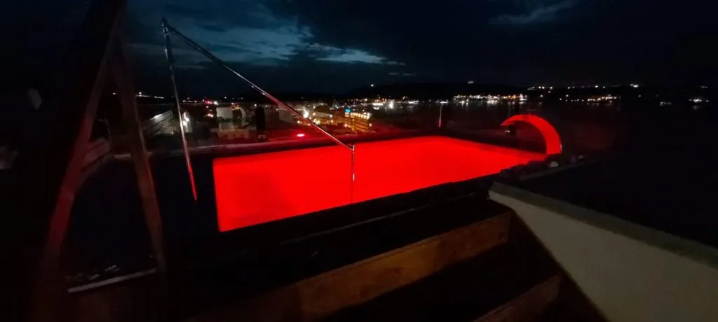Rooftop Jacuzzi — photo 6