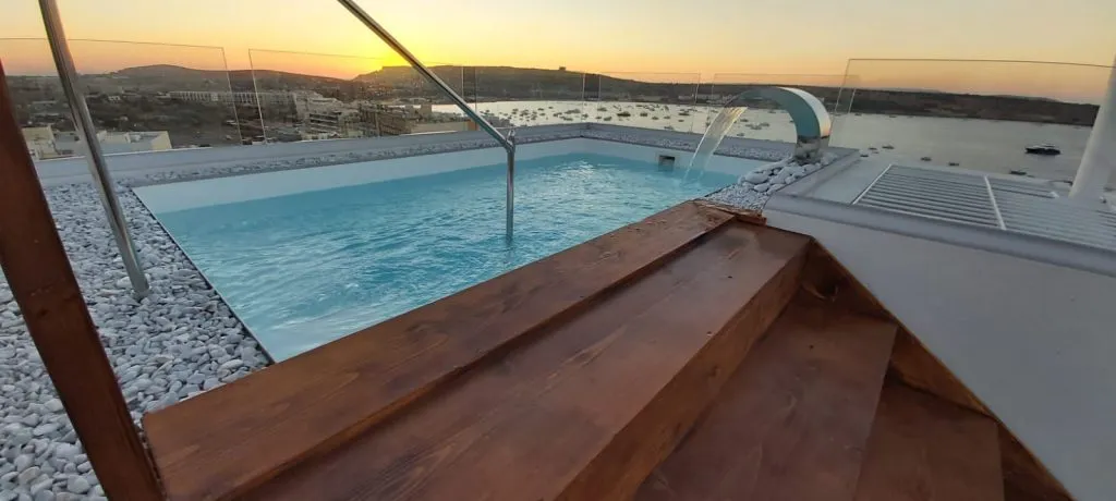 Rooftop Jacuzzi — photo 7