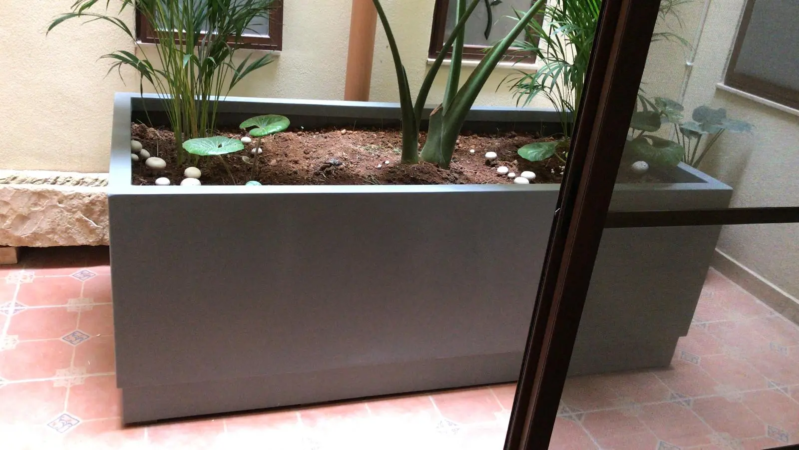 Planter — photo 1